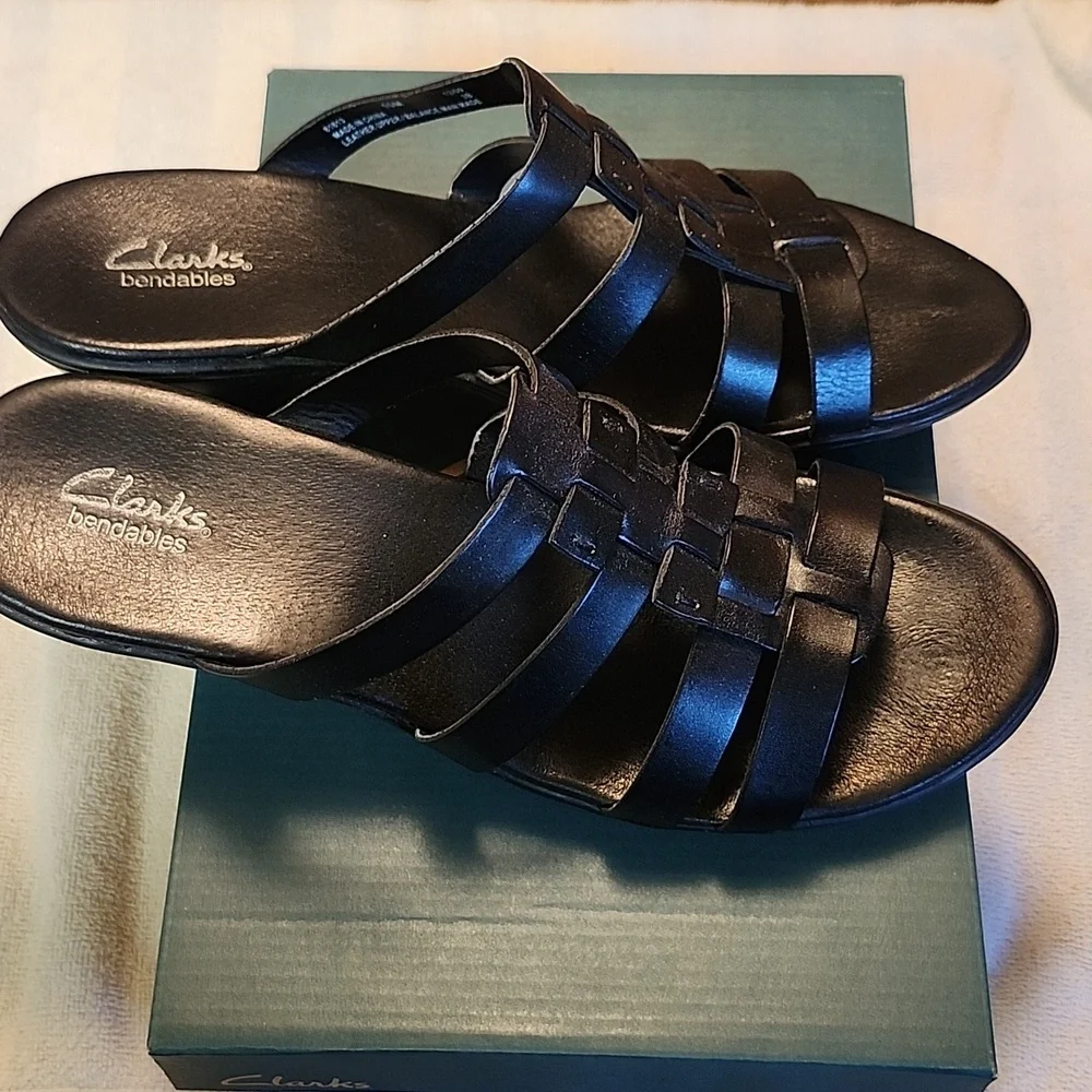 Clarks Women's Black Leather Sandals Size 10 Med - Picture 3 of 6